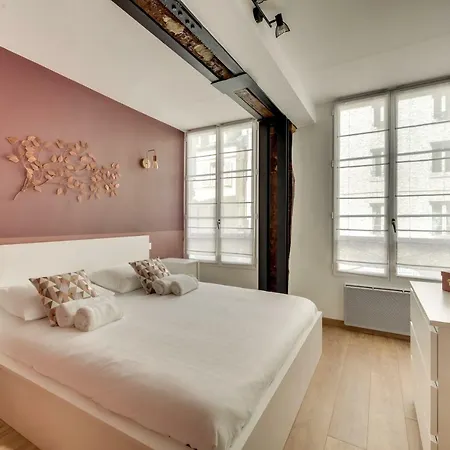 Beautiful Triplex In The Center Of Parigi